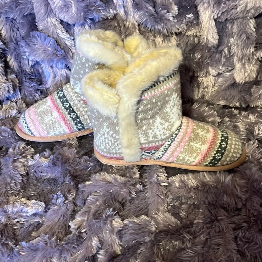 Women’s Talbots Cozy Knit Patterned Boots with Faux Fur Size 7 - Picture 3 of 16